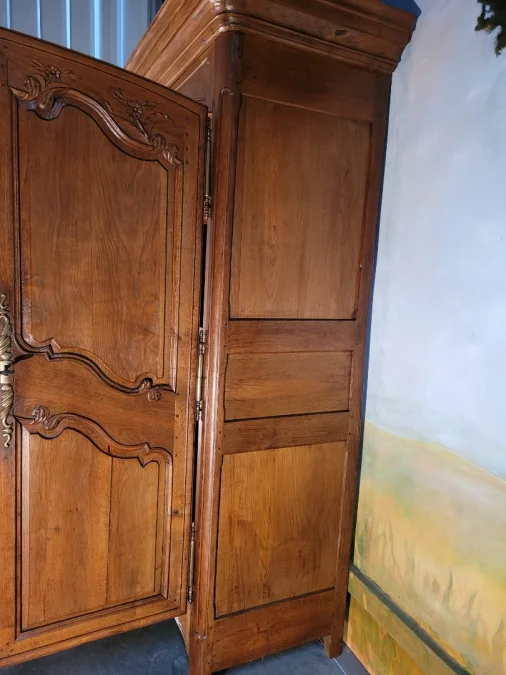 Petite armoire Louis XV en chêne