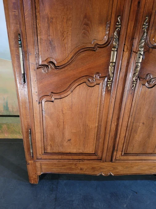 Petite armoire Louis XV en chêne