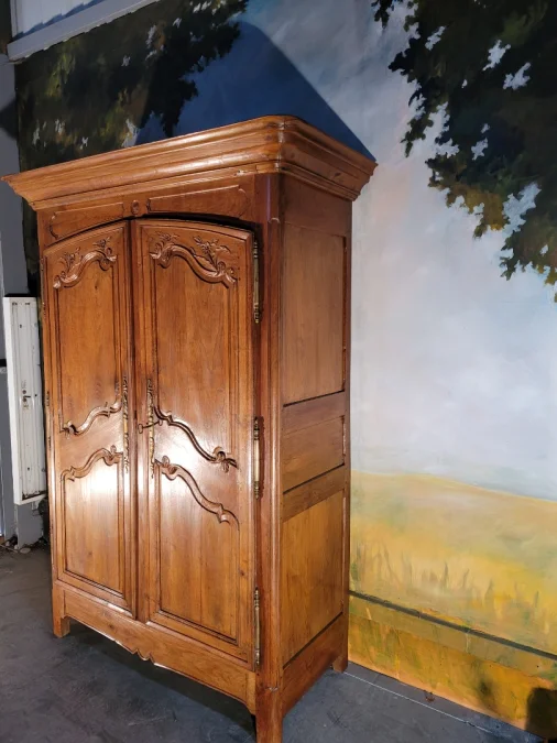 Petite armoire Louis XV en chêne