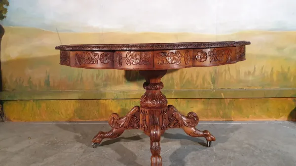 Guéridon, table à pied central en noyer