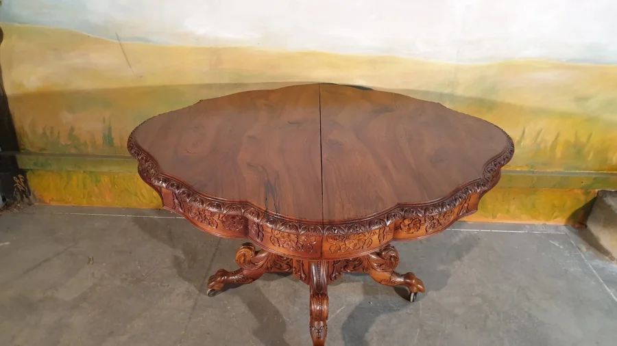 Guéridon, table à pied central en noyer