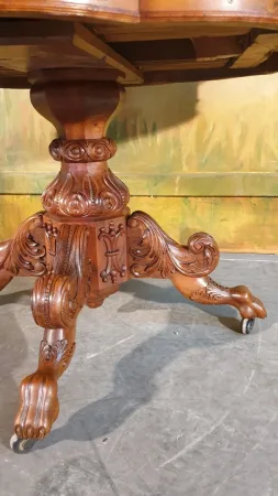 Guéridon, table à pied central en noyer