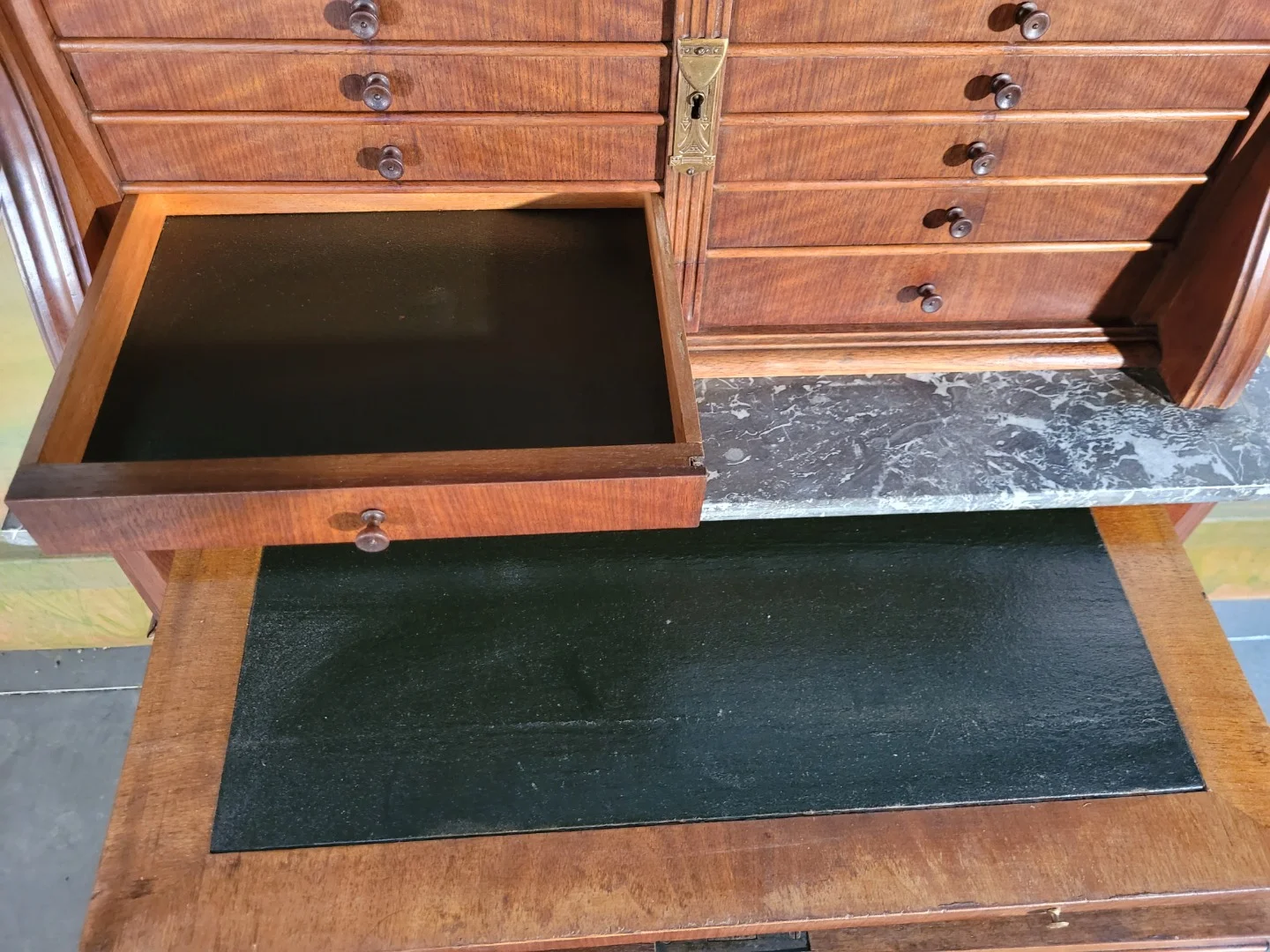ZAHNARZTSCHRANK