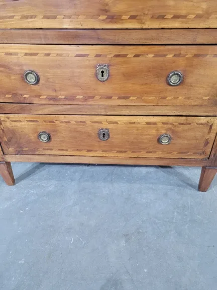 Petite commode Louis XVI en merisier