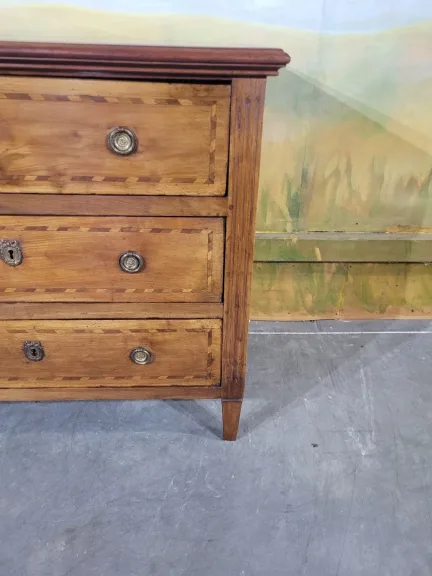 Petite commode Louis XVI en merisier