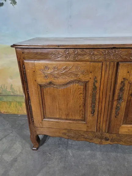 Petit buffet sculpté normand en chêne