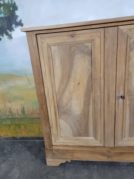 Armoire bassette Louis Philippe en noyer