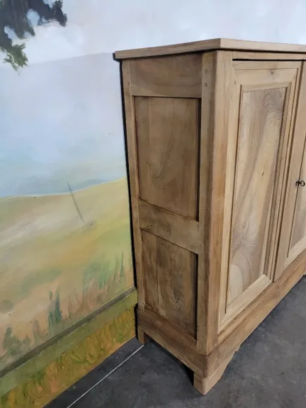 Armoire bassette Louis Philippe en noyer