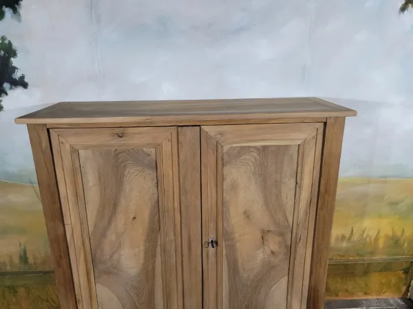 Armoire bassette Louis Philippe en noyer