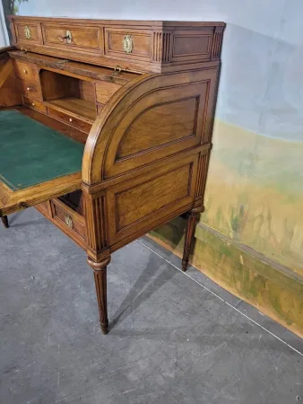 Bureau cylindre en noyer époque Louis XVI
