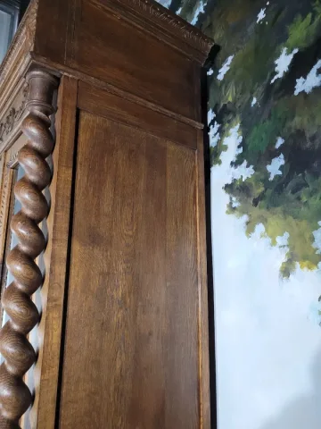 Дубовый книжный шкаф