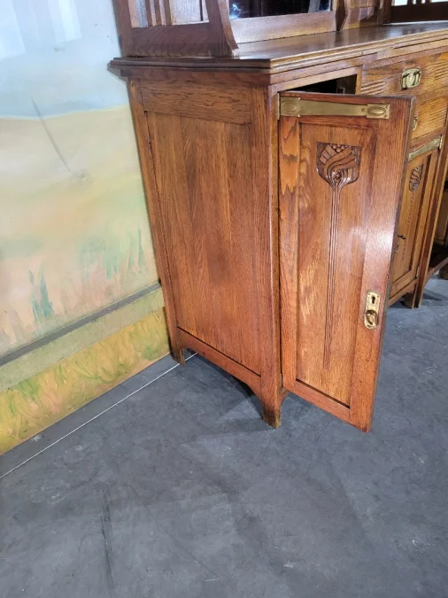 アールヌーボー時代のビュッフェ