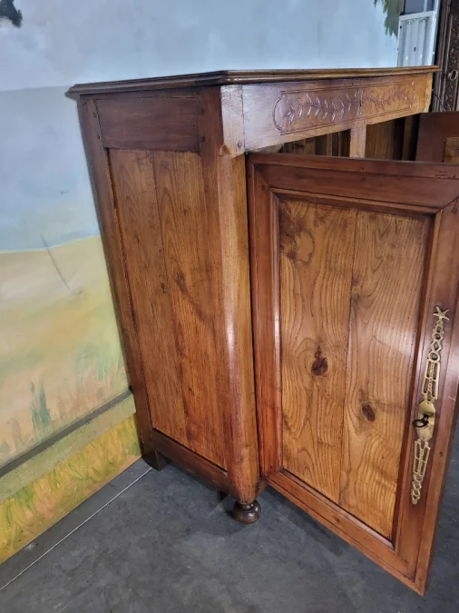 Petite armoire en merisier