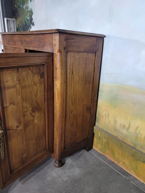 Petite armoire en merisier