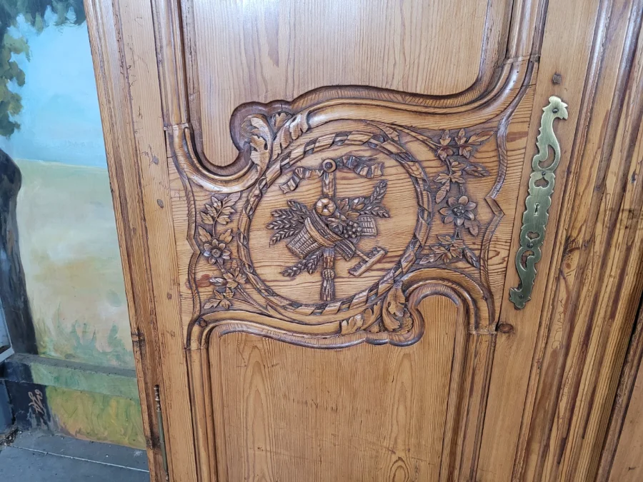 Armoire de montagne en sapin