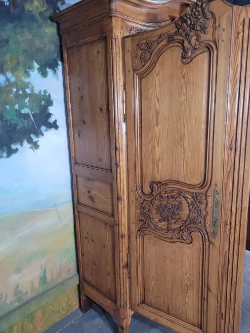 Armoire de montagne en sapin