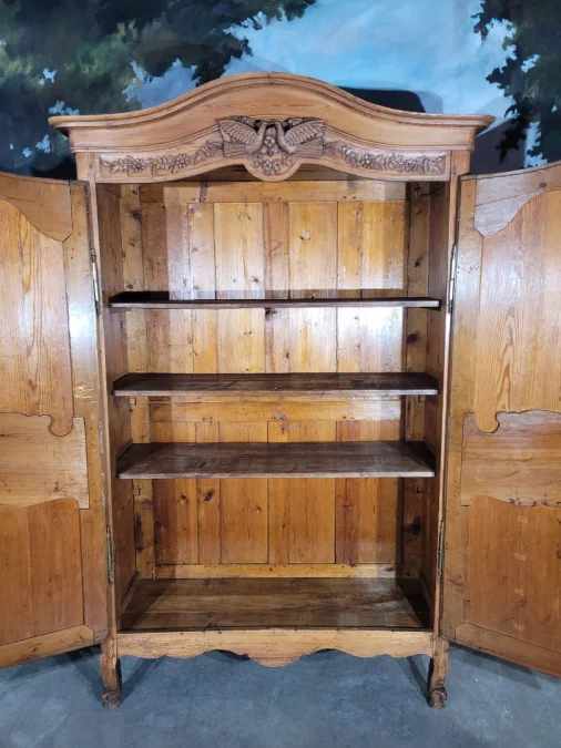 Armoire de montagne en sapin