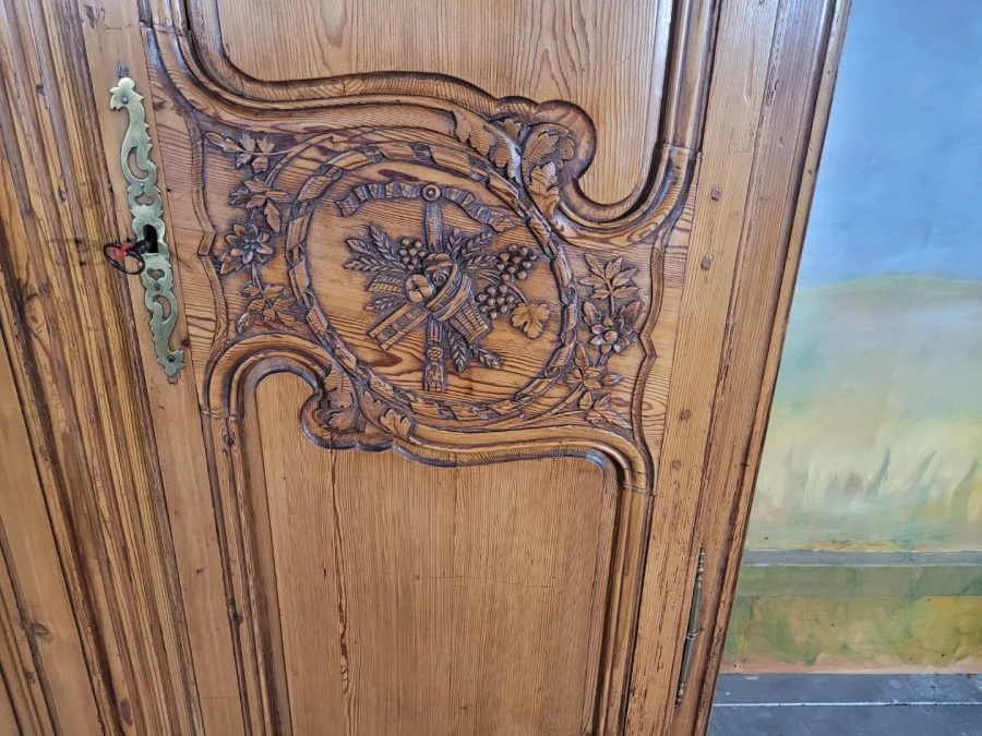 Armoire de montagne en sapin