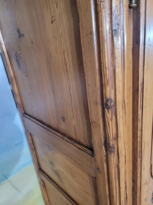 Armoire de montagne en sapin