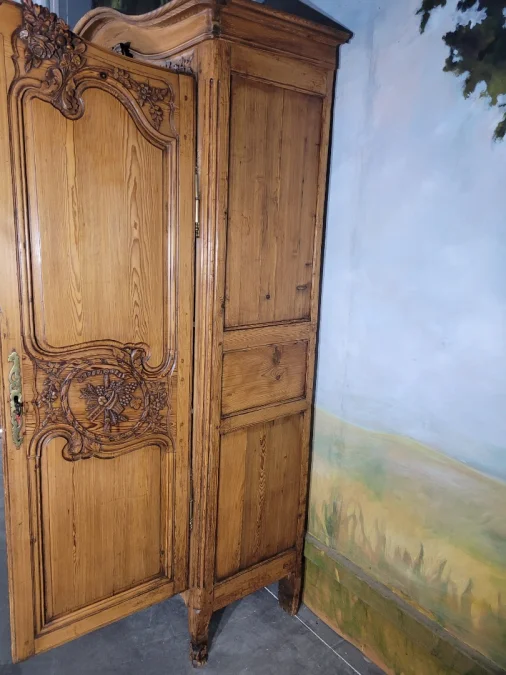 Armoire de montagne en sapin