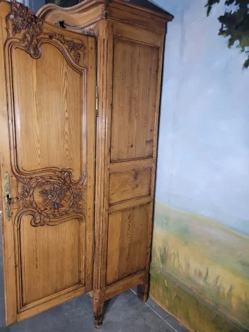 Горный шкаф из массива пихты