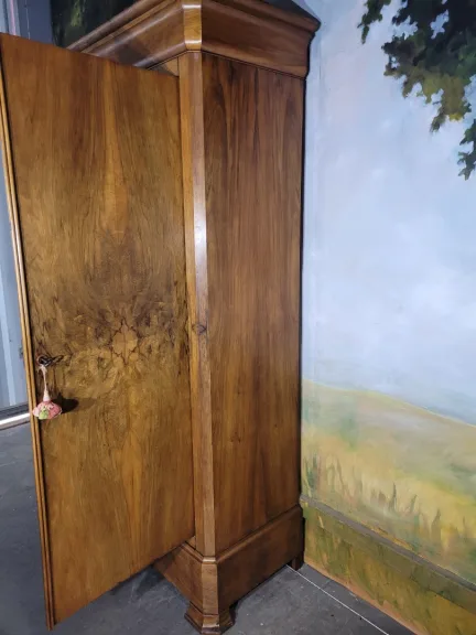 LOUIS PHILIPPE PERIODE ARMOIRE