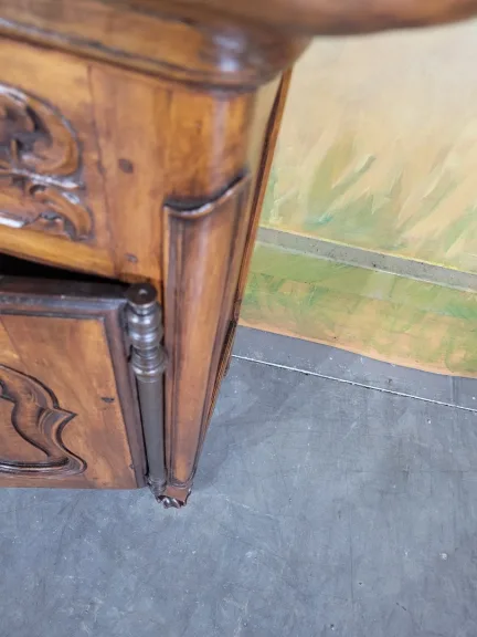 Schrank im Stil Louis XV