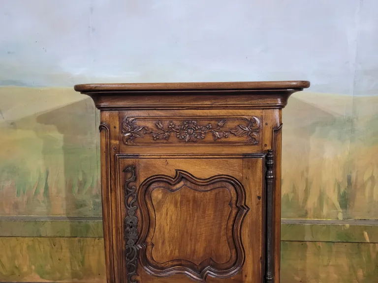 Schrank im Stil Louis XV