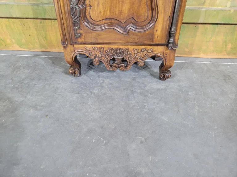 Schrank im Stil Louis XV