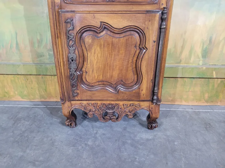 Schrank im Stil Louis XV