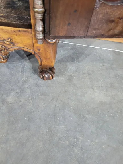 Schrank im Stil Louis XV