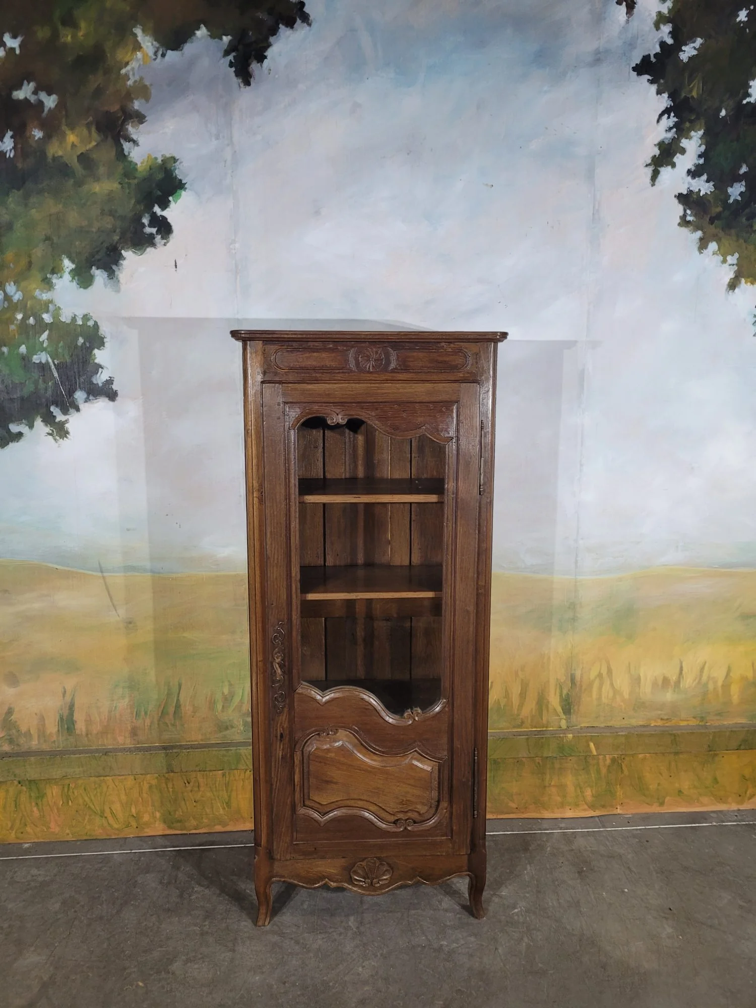 Vitrine aus Eiche mit einer Tür