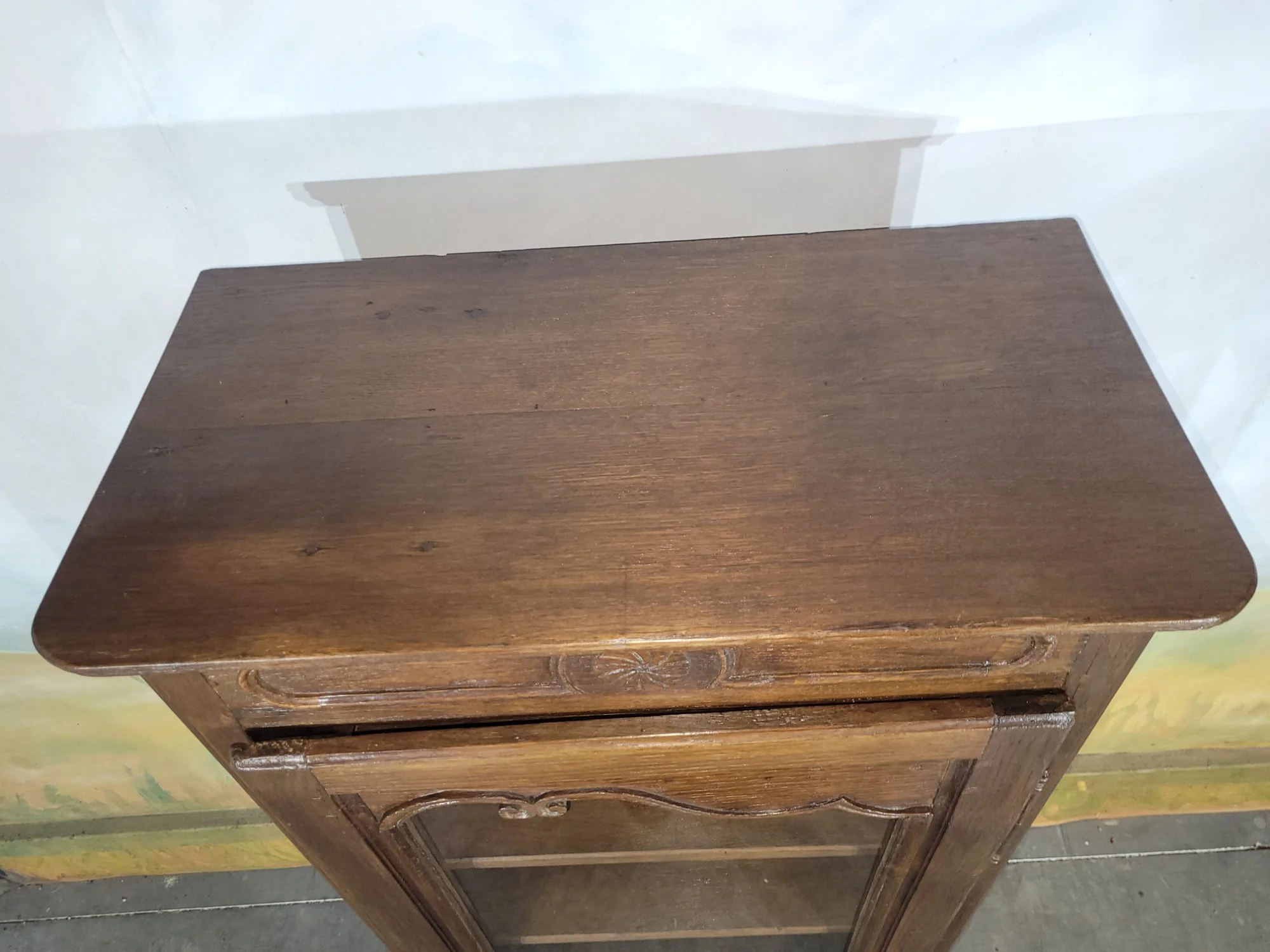 Eikenhouten vitrine met één deur — Zeer goede staat