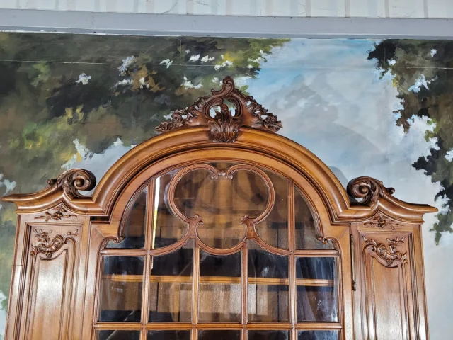 Buffet vitrine deux corps style Louis XV — Very good condition