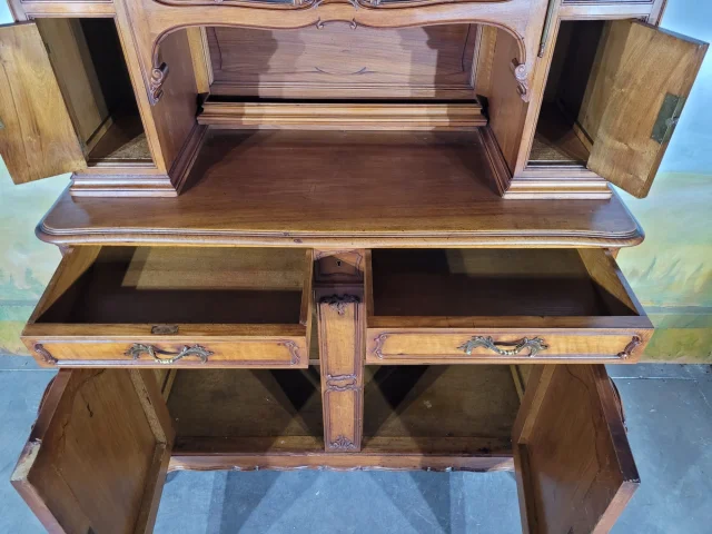 Buffet vitrine deux corps style Louis XV — Very good condition