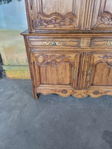 Buffet de montagne XVIII

山地餐柜 十八世纪 — 良好