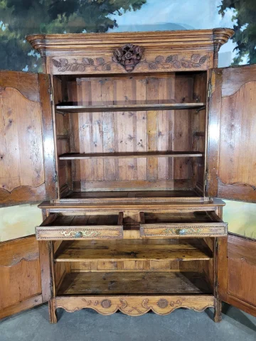 Buffet de montagne XVIII

山地餐柜 十八世纪 — 良好