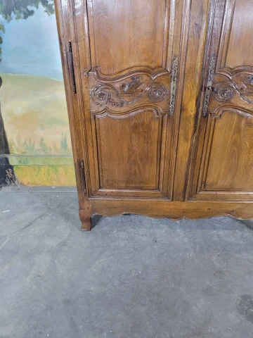 Small Louis XV oak armoire — Very good condition