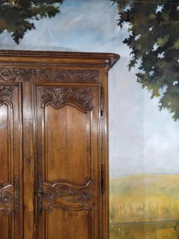 Small Louis XV oak armoire — Very good condition