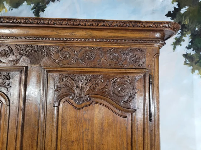 Small Louis XV oak armoire — Very good condition