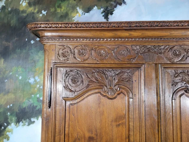 Small Louis XV oak armoire — Very good condition