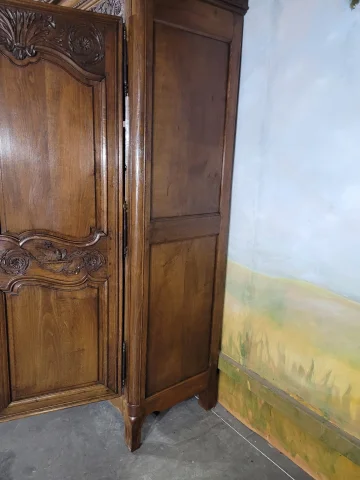Small Louis XV oak armoire — Very good condition
