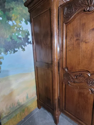 Small Louis XV oak armoire — Very good condition