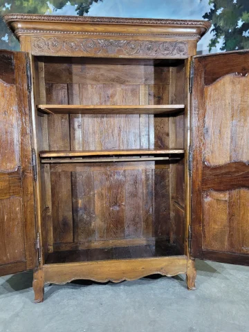 Small Louis XV oak armoire — Very good condition