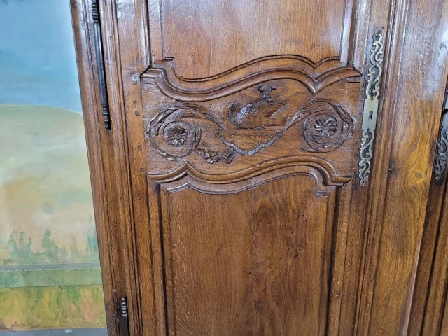 Small Louis XV oak armoire — Very good condition