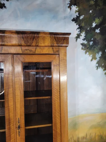 Bibliothèque Louis-Philippe aus Nussbaum — Sehr guter Zustand