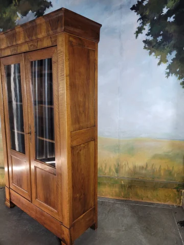 Bibliothèque Louis-Philippe aus Nussbaum — Sehr guter Zustand