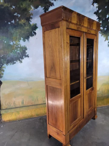 Bibliothèque Louis-Philippe aus Nussbaum — Sehr guter Zustand