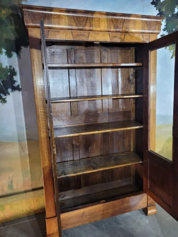 Bibliothèque Louis-Philippe aus Nussbaum — Sehr guter Zustand