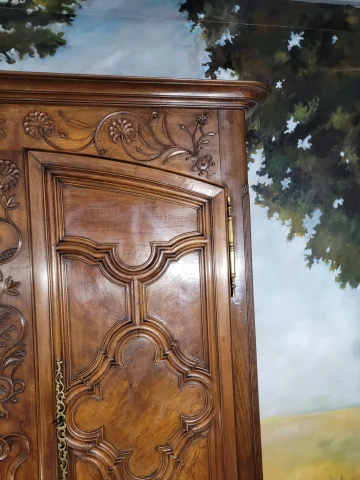 armoire Luigi XV dell'est della Francia — Ottimo stato
